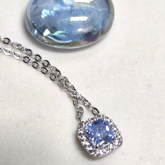 Authentic Swarovski Blue & Clear Crystal Sliding Bracelet Minimalist Solitaire - Picture 7 of 7